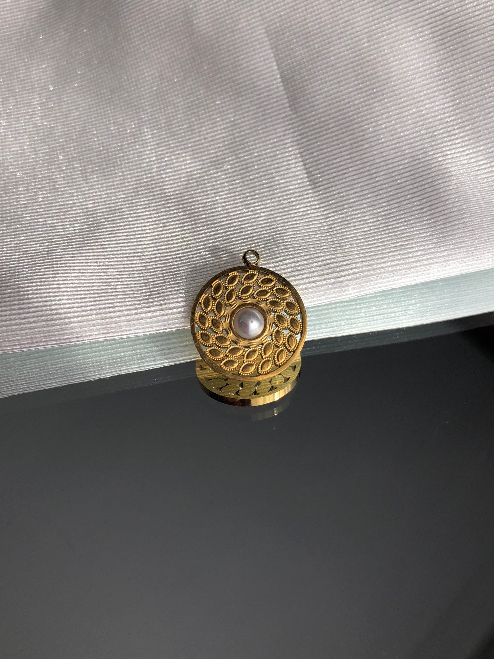 İNCİ TANELİ MADALYON CHARM