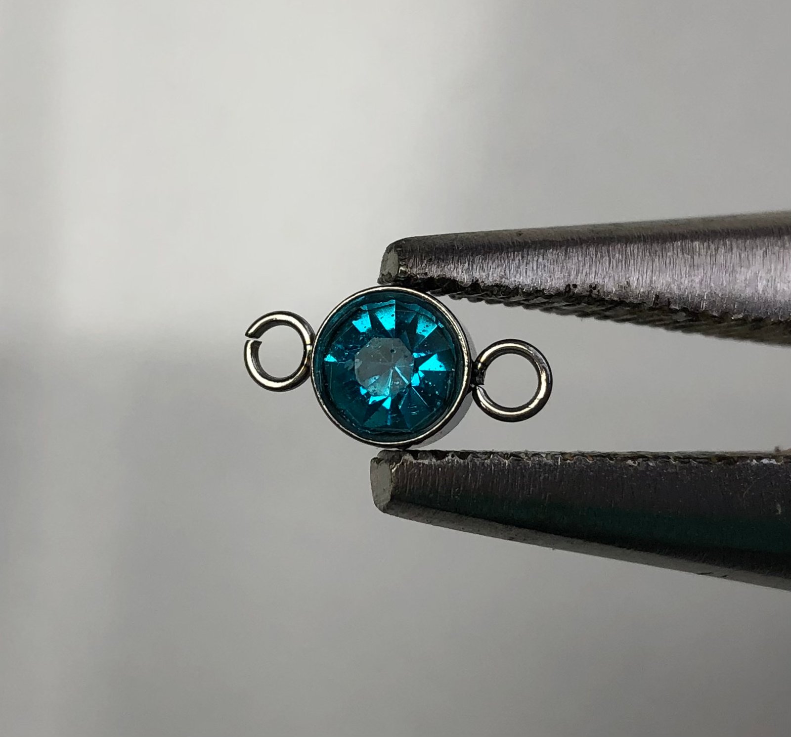 Mavi çift kulplu tektaş charm